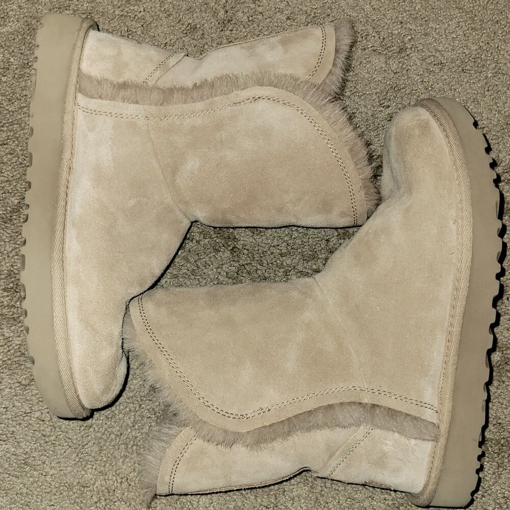 Light Tan UGG boots size 6